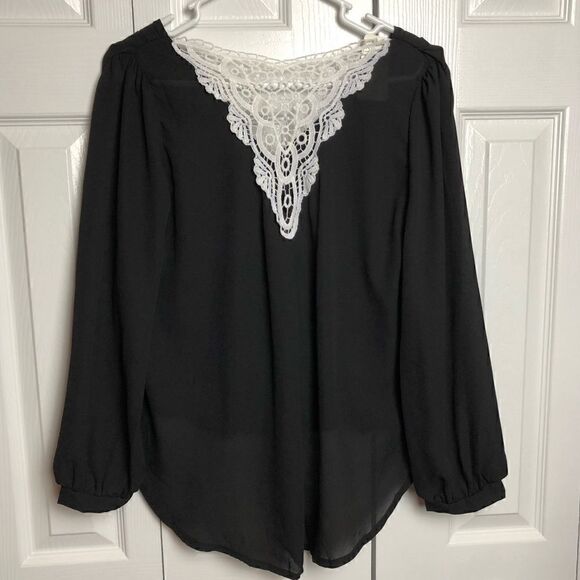 Blooming Jelly Top Blouse Black White Lace V-Neck Oversized Long Sleeves Medium - Picture 3 of 5